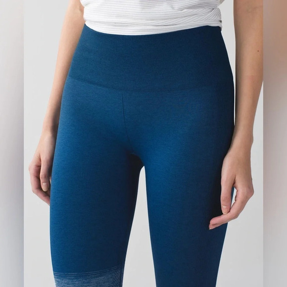 Lululemon • Seamlessly Street Crop - Picture 4 of 13